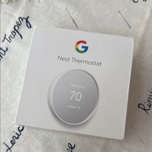 Google Nest Thermostat in White and Gray